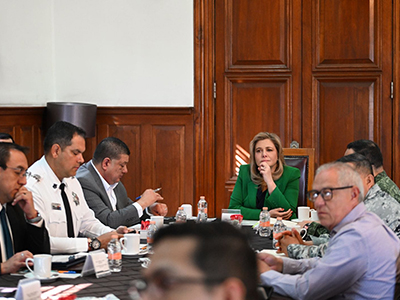 Autoridades chihuahuenses se reúnen para analizar estrategias de seguridad y resultados de operativos. Guardia Nacional, SSPC y Ejército presentes.