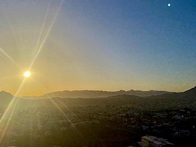 Una línea seca en Chihuahua aumenta las temperaturas. Pronostican hasta 33°C en la capital. Cielo despejado y vientos de hasta 28 km/h