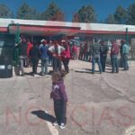 Manifestación por falta de medicamentos y médicos en clínicas del IMSS. Residentes exigen atención adecuada en la Mesa del Huracán y el ejido el Largo.
