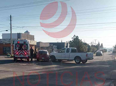Accidente en la zona céntrica de Nuevo Casas Grandes. Presencia de Cruz Roja Mexicana para asistir a los involucrados