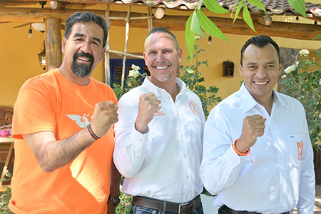 Lauro Orozco, César Peña y Bryan LeBarón realizando campaña en Nuevo Casas Grandes y Casas Grandes, México.