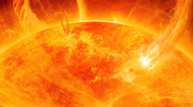 Gran llamarada solar del ciclo actual. Alerta de actividad solar intensa. El sol emite fuertes explosiones de energía y luz.