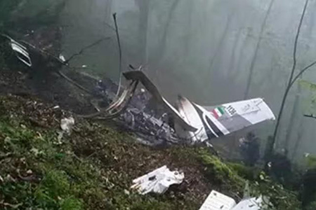 Fotografía del helicóptero Bell 212, de fabricación estadounidense, que se estrelló en una montaña en Irán, causando la muerte del presidente Ebrahim Raisi y otros altos funcionarios iraníes.