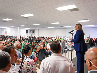 Gobernadora de Chihuahua se une a líderes de CTM para impulsar mejoras laborales y conmemorar historia del movimiento obrero, fortaleciendo compromisos por un futuro justo y próspero.