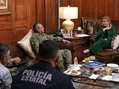 La Gobernadora de Chihuahua se reúne con mandos militares para fortalecer estrategias de seguridad en el estado, garantizando protección a los ciudadanos