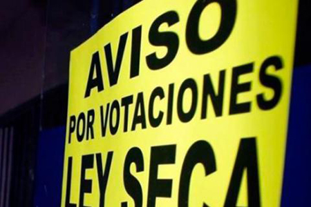 Aviso oficial de Ley Seca en Chihuahua, publicado el 25 de mayo, prohibiendo la venta de alcohol desde el 1 de junio a las 17:00 hasta el 2 de junio a las 23:59. La medida busca garantizar la seguridad y orden durante las elecciones federales y locales.