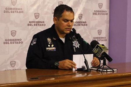 El jefe de la Policía Estatal, Gilberto Loya, en rueda de prensa anunciando el despliegue de más de mil 500 elementos estatales para vigilar la jornada electoral.