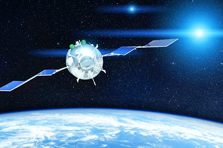 Lanzamiento del satélite PREFIRE de la NASA desde Nueva Zelanda. Este pequeño satélite medirá la pérdida de calor en los polos, proporcionando datos cruciales para entender el cambio climático. La imagen muestra el cohete Electron de Rocket Lab despegando con el satélite a bordo.