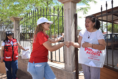 Priscila Acosta Villalpando, candidata a síndica por la coalición PRI-PAN-PRD, dialoga con vecinos de Sección Hidalgo. Destaca su compromiso con la transparencia, la mejora de los servicios públicos y la participación ciudadana en la toma de decisiones para un NCG más seguro y eficiente.