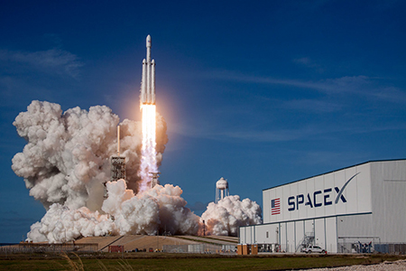 Elon Musk anuncia el cuarto vuelo de Starship de SpaceX en tres semanas. La compañía se prepara para nuevos avances en su ambicioso programa espacial.