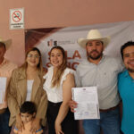 Roberto Lucero y Raymundo Bejarano reciben constancias de mayoría de las autoridades del Instituto Estatal Electoral como alcalde y síndico electos de Casas Grandes.