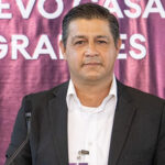 Pedro García "Pichia" presentando la impugnación electoral en la Asamblea Municipal del Instituto Estatal Electoral de Nuevo Casas Grandes, denunciando irregularidades en las elecciones municipales.