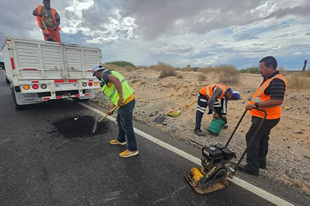 El Gobierno Federal inicia la reparación del tramo carretero Janos-Ciudad Juárez, adelantando los trabajos para beneficiar a la población, liderados por Juan Carlos Loera.