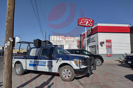 Negocio SIX en el centro de Nuevo Casas Grandes, lugar donde dos personas fueron secuestradas. Autoridades investigan el incidente ocurrido en la esquina de Libertad y 5 de Mayo.