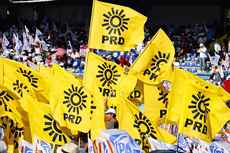 El INE rechaza la solicitud del PRD para abrir todos los paquetes electorales, poniendo al partido en riesgo de perder su registro oficial.