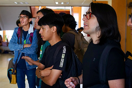 Laboratorio MAC en la Universidad Tecnológica de Paquimé con 24 computadoras Mac, diseñado para fortalecer las carreras de Operaciones Comerciales Internacionales y Entornos Virtuales y Negocios Digitales.