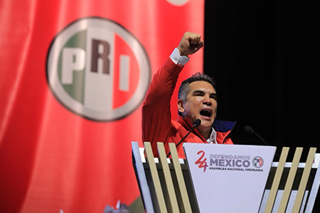 Alejandro Moreno durante su discurso en la Asamblea Nacional del PRI, en el Pepsi Center de la Ciudad de México.