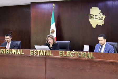 Magistrada Roxana García Moreno del TEE de Chihuahua anunciando la anulación de la elección en Ocampo.