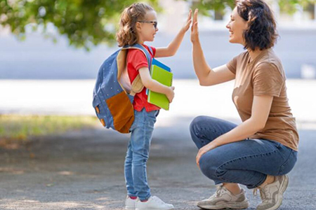 Consejos de salud para el regreso a clases: alimentación equilibrada, rutina de sueño, higiene personal y bienestar emocional para tus hijos.