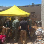 Imagen del patio donde fue encontrado un cuerpo inhumado en Ciudad Juárez tras un cateo de la Fiscalía de Distrito Zona Norte.