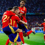 España clasifica a la final de la Eurocopa 2024 tras remontar y vencer a Francia 2-1 con golazos de Lamine Yamal y Dani Olmo. Esperan rival entre Holanda e Inglaterra.