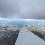 Imagen de un avión utilizado para la estimulación de nubes en la zona serrana de Chihuahua. El Gobierno del Estado continúa combatiendo la sequía con esta técnica.