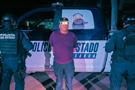 Elementos de la SSPE detienen a Ramiro Alexis D. B. en Madera por posesión de un vehículo robado. La detención se realizó utilizando la tecnología Centinela, que detectó el vehículo con reporte de robo en Arizona desde 2022. El sospechoso fue trasladado a la Fiscalía General del Estado.