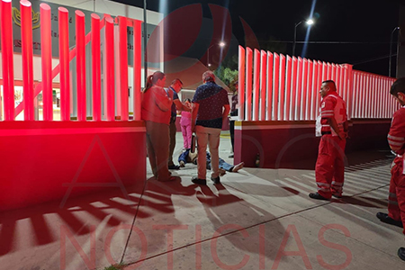 Hombre fallecido a la entrada de la clínica del ISSSTE en Nuevo Casas Grandes durante la noche.