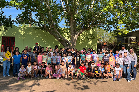 Inauguración de los cursos de verano 2024 en Casas Grandes, organizados por el DIF municipal y la Biblioteca Municipal, con actividades de manualidades, deportes y danza.