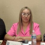 Karina Zubiate, regidora del PRD, renuncia al partido y se declara independiente en la sesión de cabildo de Nuevo Casas Grandes.