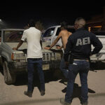 Agentes de AEI patrullando en Nuevo Casas Grandes en busca de prófugos y vehículos robados.