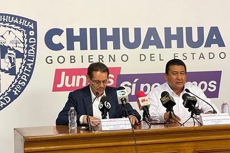 Secretario de Hacienda José de Jesús Granillo explicando la deuda del Estado de Chihuahua.