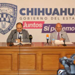 Funcionarios del Registro Civil de Chihuahua informando sobre el Programa de Correcciones Administrativas 2024, una iniciativa que permite la rectificación gratuita de datos en actas durante el mes de julio.