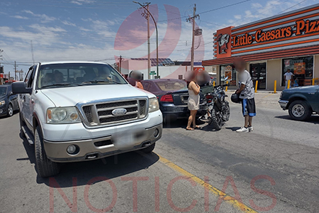 Escena del choque en la avenida Tecnológico donde un motociclista resultó herido.