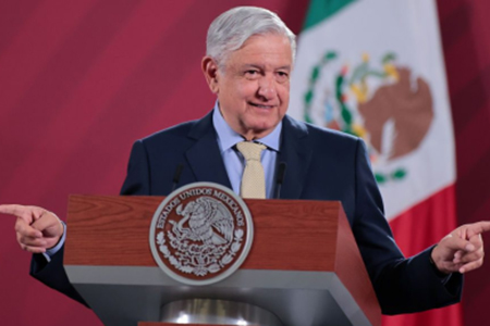 AMLO anuncia que invitará a Claudia Sheinbaum a su informe de gobierno y Grito de Independencia, eventos clave en la recta final de su sexenio.