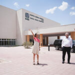 Claudia Sheinbaum y López Obrador supervisando el Hospital General Regional del IMSS en Ciudad Juárez.