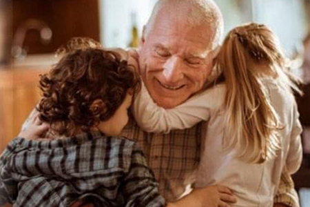 DIF Casas Grandes organiza un evento especial para festejar a los abuelitos el 1 de septiembre en la plaza principal.