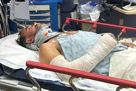 Adrián LeBarón sufrió una caída de dos metros, fracturando su brazo y golpeándose la cabeza. Fue trasladado a un hospital en El Paso, Texas.