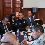 Reunión de la Mesa de Coordinación para la Construcción de la Paz en Chihuahua, evaluando estrategias de seguridad.