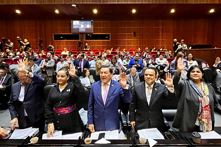 Comisión de Diputados aprobando dictamen de reforma constitucional en materia judicial.