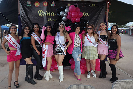 Las siete candidatas a Reina de la Feria Expo 2024, acompañadas por Katia Chávez, recorren las calles del municipio en una vibrante caravana, saludando a los ciudadanos y animando a la votación final que tendrá lugar en el recinto ferial.