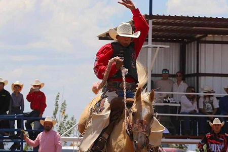 Lista preliminar de participantes del Rodeo Expo Casas Grandes 2024, con destacados vaqueros y vaqueras de la región y del circuito estatal de Chihuahua en diversas disciplinas.