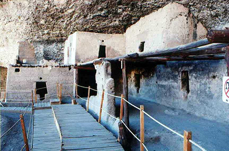 Vista panorámica de las Cuarenta Casas en Chihuahua, mostrando las estructuras de adobe y piedra construidas por la cultura Paquimé entre los años 1060 y 1205 d.C.