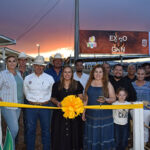 La alcaldesa Edith Escárcega inaugura la Expo Angus 2024 en la Feria de Nuevo Casas Grandes, destacando la ganadería regional.