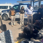 Autoridades de Chihuahua rescatan a 10 migrantes africanos secuestrados en la carretera Chihuahua-Villa Ahumada.