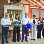 El subsecretario Jesús García y la directora de Fodarch, Joni Barajas, inauguran un horno de gas para alfarería en Ciudad Madera, beneficiando a más de 40 artesanos locales.