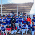 El equipo de béisbol Piratas de Galeana celebrando su victoria en los playoffs de tercera fuerza, con apoyo del Gobierno Municipal y el Presidente Ammón Dayer LeBaron Tracy.