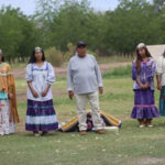 El INPI reconoce a los N'dee/N'nee/Nde (apaches) como un grupo indígena vivo en México. La inclusión se realizó el 9 de agosto, reafirmando su presencia en Chihuahua, donde ahora existen cinco grupos originarios reconocidos. Casas Grandes celebra esta importante inclusión cultural.