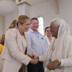 Gobernadora Maru Campos participando en la reapertura de la Co-Catedral de San Pedro en Madera, junto a autoridades eclesiásticas.