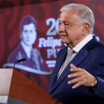 Presidente AMLO destacando la fortaleza del peso mexicano tras la crisis financiera global.